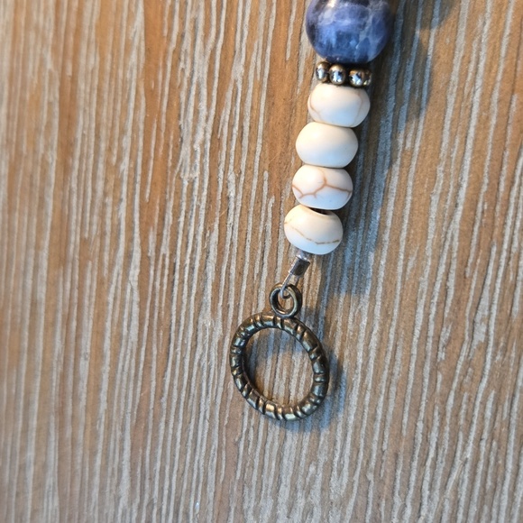 Pretty Beaded Bracelet In Blue and White - Picture 3 of 6